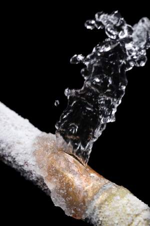 Cinq façons de protéger ses tuyaux du gel (et des risques d'éclatement)